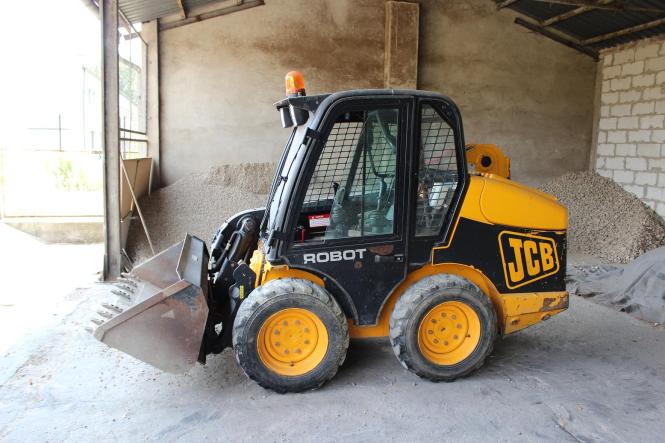 Załadunek IVECO poprzez JCB ROBOT 170 POLSKIE KRUSZYWO, Plac Rzemieślnicza 5, 62-025 Kostrzyn