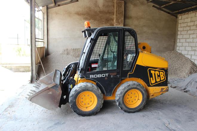 Załadunek IVECO poprzez JCB ROBOT 170 POLSKIE KRUSZYWO, Plac Rzemieślnicza 5, 62-025 Kostrzyn